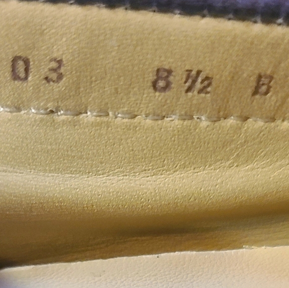 Women's Brown Leather Loafers, Size 8.5 US - Picture 5 of 7